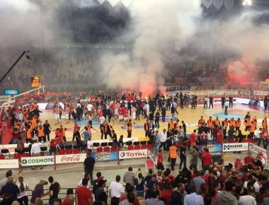 Έκτακτο: Επεισόδια και μολότοφ στο ΣΕΦ πριν την έναρξη του Ολυμπιακός-Παναθηναϊκός (φωτο,βιντεο)